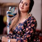 Sanjjanaa Instagram - If you belong to the era where you think that when film actresses get married and have babies? Beyond that you are influenced by people and told that you absolutely don’t have a future or career any more . Now your life is about sitting at home and just nurturing kids and doing house hold work . Let me tell you that you should stay away from such toxic people & there valueless negative advices and focus on a career of a Celebrity Mom blogger , or any other career where you can at least work from home just like I did ❤️ more power to all the multitasking moms out there … Sky is the limit … being a mom to @princealarik has bought so much contentment and happiness to my soul … success to me today is of course my career but … success to me, is being happy being alive, being with my family, being a mother to my lovely infant, being a strong and content person ❤️ leading my life with positive and happy people is also great success … thanking my entire team for making me look so gorgeous ❤️ Outfit @momzjoy , Jewellry @jewelerybysusmitha @equinoxestillmediaa 🎥📷 @makeupbyvinutha 💄 Follow my son @princealarik ❤️ Karnataka, Bangalore