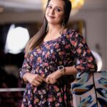 Sanjjanaa Instagram - If you belong to the era where you think that when film actresses get married and have babies? Beyond that you are influenced by people and told that you absolutely don’t have a future or career any more . Now your life is about sitting at home and just nurturing kids and doing house hold work . Let me tell you that you should stay away from such toxic people & there valueless negative advices and focus on a career of a Celebrity Mom blogger , or any other career where you can at least work from home just like I did ❤️ more power to all the multitasking moms out there … Sky is the limit … being a mom to @princealarik has bought so much contentment and happiness to my soul … success to me today is of course my career but … success to me, is being happy being alive, being with my family, being a mother to my lovely infant, being a strong and content person ❤️ leading my life with positive and happy people is also great success … thanking my entire team for making me look so gorgeous ❤️ Outfit @momzjoy , Jewellry @jewelerybysusmitha @equinoxestillmediaa 🎥📷 @makeupbyvinutha 💄 Follow my son @princealarik ❤️ Karnataka, Bangalore