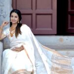 Sanjjanaa Instagram - I really enjoy my time in Kerala as I am shooting for my Malayalam film @kundara_andiyappees , i’m still due to be shooting my last schedule and I am so overjoyed to learn about the Kerala tradition, their special festival, Onam and the significance of this beautiful Kerala saree that I am wearing which is bought to me by @iyra_designstudio ❤️ The Kerala saree is known for its simplicity and understated beauty. It is usually made from handloom cotton, which is comfortable to wear in the tropical climate of Kerala. The saree is often paired with a matching blouse and adorned with traditional jewelry like gold earrings and bangles. #Onam is a festival celebrated in the state of #Kerala in #India, and holds great significance in the cultural heritage of the region. It is a harvest festival that marks the homecoming of the mythical King Mahabali and is observed with immense enthusiasm and joy. In conclusion, both Onam festival and the Kerala saree hold immense significance in the cultural heritage of Kerala. Onam celebrates the spirit of unity, harmony, and gratitude, while the Kerala saree represents the elegance, grace, and cultural identity of the state. Both are beautiful expressions of tradition and serve as reminders of the rich cultural heritage of Kerala. wish me luck for my re-entry @kundara_andiyappees in my malyalam film journey .. this will be my very first film after I have become a mother ❤️ need, everybody’s blessings and support ❤️ Kochi, India