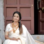 Sanjjanaa Instagram - I really enjoy my time in Kerala as I am shooting for my Malayalam film @kundara_andiyappees , i’m still due to be shooting my last schedule and I am so overjoyed to learn about the Kerala tradition, their special festival, Onam and the significance of this beautiful Kerala saree that I am wearing which is bought to me by @iyra_designstudio ❤️ The Kerala saree is known for its simplicity and understated beauty. It is usually made from handloom cotton, which is comfortable to wear in the tropical climate of Kerala. The saree is often paired with a matching blouse and adorned with traditional jewelry like gold earrings and bangles. #Onam is a festival celebrated in the state of #Kerala in #India, and holds great significance in the cultural heritage of the region. It is a harvest festival that marks the homecoming of the mythical King Mahabali and is observed with immense enthusiasm and joy. In conclusion, both Onam festival and the Kerala saree hold immense significance in the cultural heritage of Kerala. Onam celebrates the spirit of unity, harmony, and gratitude, while the Kerala saree represents the elegance, grace, and cultural identity of the state. Both are beautiful expressions of tradition and serve as reminders of the rich cultural heritage of Kerala. wish me luck for my re-entry @kundara_andiyappees in my malyalam film journey .. this will be my very first film after I have become a mother ❤️ need, everybody’s blessings and support ❤️ Kochi, India