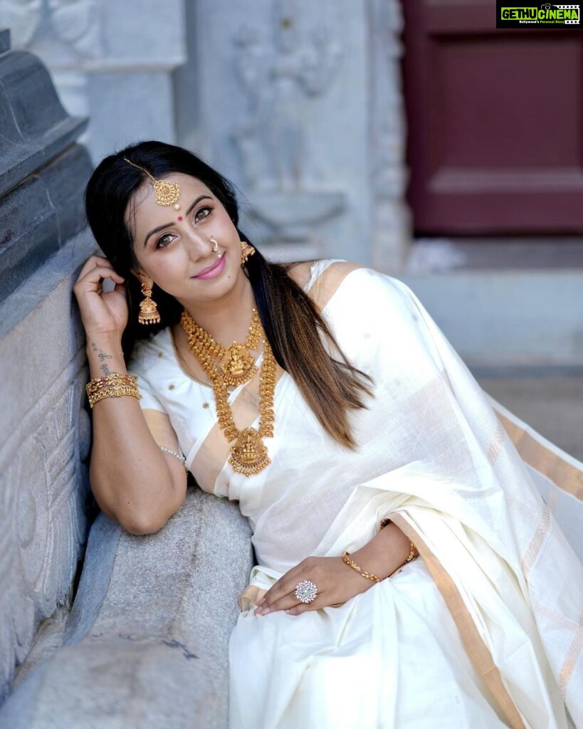 Sanjjanaa Instagram - I really enjoy my time in Kerala as I am shooting for my Malayalam film @kundara_andiyappees , i’m still due to be shooting my last schedule and I am so overjoyed to learn about the Kerala tradition, their special festival, Onam and the significance of this beautiful Kerala saree that I am wearing which is bought to me by @iyra_designstudio ❤️ The Kerala saree is known for its simplicity and understated beauty. It is usually made from handloom cotton, which is comfortable to wear in the tropical climate of Kerala. The saree is often paired with a matching blouse and adorned with traditional jewelry like gold earrings and bangles. #Onam is a festival celebrated in the state of #Kerala in #India, and holds great significance in the cultural heritage of the region. It is a harvest festival that marks the homecoming of the mythical King Mahabali and is observed with immense enthusiasm and joy. In conclusion, both Onam festival and the Kerala saree hold immense significance in the cultural heritage of Kerala. Onam celebrates the spirit of unity, harmony, and gratitude, while the Kerala saree represents the elegance, grace, and cultural identity of the state. Both are beautiful expressions of tradition and serve as reminders of the rich cultural heritage of Kerala. wish me luck for my re-entry @kundara_andiyappees in my malyalam film journey .. this will be my very first film after I have become a mother ❤️ need, everybody’s blessings and support ❤️ Kochi, India