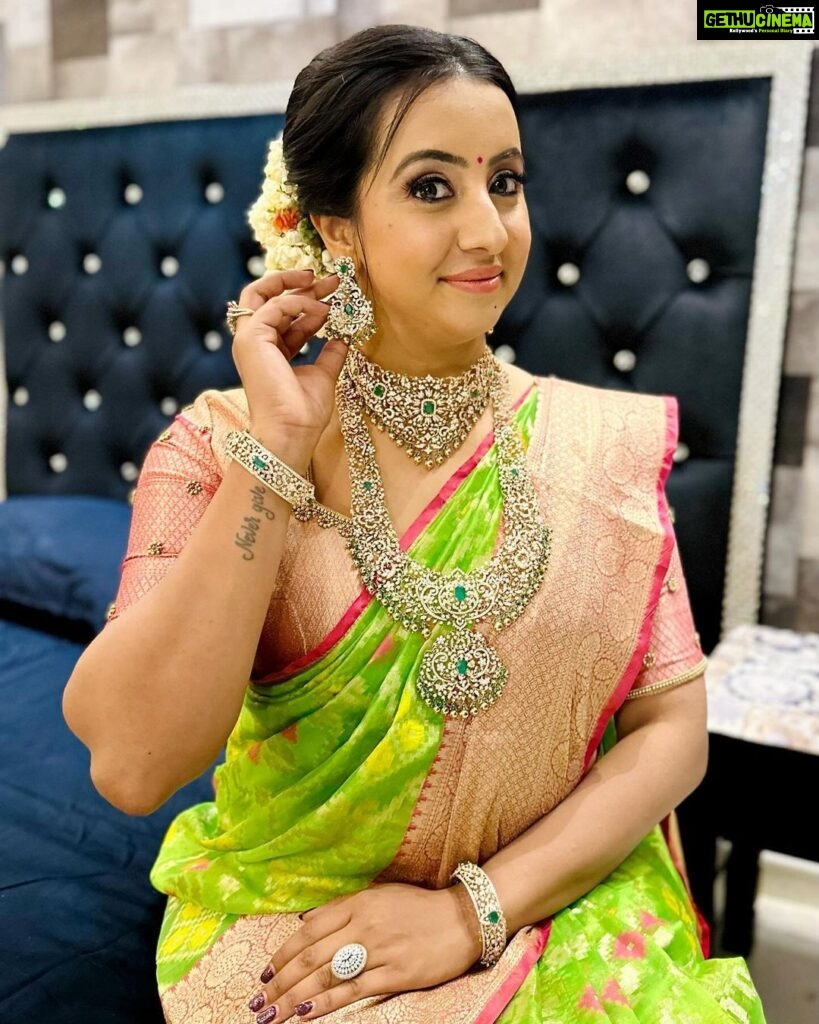 Sanjjanaa Instagram - Beautiful blouse & my look is curated by @vibbhinna ❤️ Real diamond Jewellry by @srikrishnadiamondsandjewellery .. South Indian sarees are known for their vibrant colors, rich fabrics, and intricate designs. There are several types of South Indian sarees that hold special significance in the region's traditions. Let me share some of the popular ones with you… Like Kanjeevaram Saree This saree from Tamil Nadu is renowned for its pure silk fabric and intricate motifs, often inspired by temples and nature. Kanjeevaram sarees are considered highly luxurious and are traditionally worn on special occasions like weddings. South Indian sarees, regardless of their specific type, are often worn with traditional jewelry like temple jewelry, adding to the overall elegance and authenticity of the outfit. The rich heritage and cultural significance associated with South Indian sarees make them truly unique and beloved by people across the globe. Kasavu Saree .. Kasavu sarees, also known as Kerala sarees, are made from handwoven cotton fabric with a golden border known as kasavu. These sarees are typically off-white or cream in color and are associated with the beautiful culture and traditions of Kerala. This one I’m flaunting is a Gadwal Saree … Originating from Telangana, Gadwal sarees are known for their unique integration of cotton and silk fabrics. They feature large-sized motifs and a contrasting pallu that adds to their distinct charm. Pochampally Saree … Pochampally sarees, from the Telangana region, are crafted with an intricate tie-and-dye technique called "ikat." These sarees come in a variety of colors and designs and are highly valued for their meticulous craftsmanship. I completely believe that saree on our Indian woman is by far an excellent & the most beautiful Elegant option . Karnataka, Bangalore