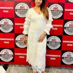 Sanjjanaa Instagram - Wearing a beautiful dress by @riddhi_99design 👗 miss gayatri is the founder of Ridhi design studio, and I love the fluffy sleeves, and this shiny trouser that she put me into that made me just blossom as a chief guest , on the day of the launch of this mind blowing Restaurant #bigbarbeque in bannerghata road . The food was so yummy and guess what they serve 180 dishes in there buffet … launching the fifth branch of @thebigbarbeque with @bangalorefood_hunt , Mr sandy founder of @thedigixperts was so much fun . Karnataka, Bangalore