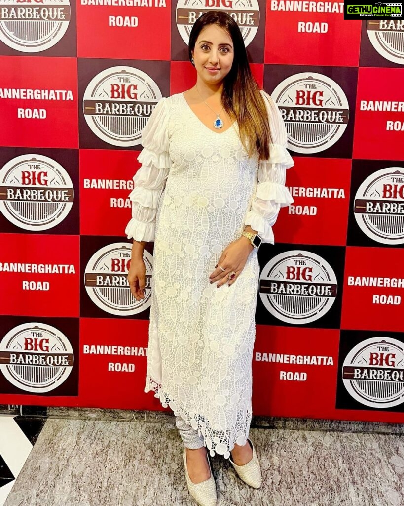 Sanjjanaa Instagram - Wearing a beautiful dress by @riddhi_99design 👗 miss gayatri is the founder of Ridhi design studio, and I love the fluffy sleeves, and this shiny trouser that she put me into that made me just blossom as a chief guest , on the day of the launch of this mind blowing Restaurant #bigbarbeque in bannerghata road . The food was so yummy and guess what they serve 180 dishes in there buffet … launching the fifth branch of @thebigbarbeque with @bangalorefood_hunt , Mr sandy founder of @thedigixperts was so much fun . Karnataka, Bangalore
