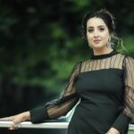 Sanjjanaa Instagram – Nothing can beat a black dress . Do you agree with me? 
 
Costume @riddhi_99design 
@official_dermacol_india products . 
@glamup_by_bhavithagowda  make up artist , 
@sachinnanjegowda.official 📸 Karnataka, Bangalore