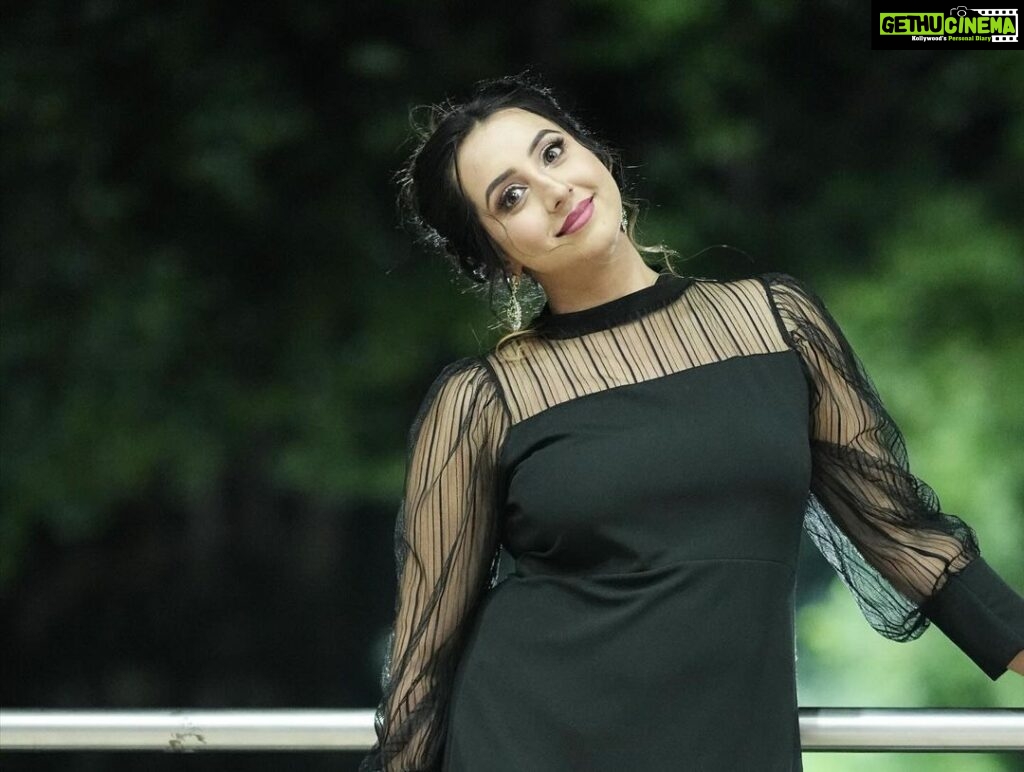 Sanjjanaa Instagram - Nothing can beat a black dress . Do you agree with me? Costume @riddhi_99design @official_dermacol_india products . @glamup_by_bhavithagowda make up artist , @sachinnanjegowda.official 📸 Karnataka, Bangalore