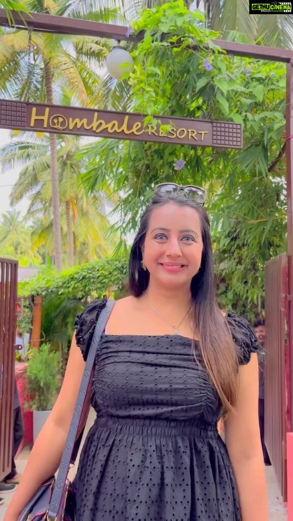 Sanjjanaa Instagram - It was really fabulous to quickly drive-by to #kanakpura #bengaluru to @hombaleresort for a super quick #staycation , it is a perfect place for me and my infant to indulge in kids activities and enjoy their yummy South Indian cuisine … just that we have a wonderful rope activities for adults as well .. While I travel to any property which is not a five star it’s at most important for me to make sure the place is extremely hygienic & Sanitised … and #hombaleresorts definitely lived up to my expectations . Here are a few glimpses where you can see us enjoying in the rain dance and in the swimming pool as well … while I happen to stay in their villas , my team happened to explore their tents … ⛺️ & that was pretty adventurous to be living in tents in the midst of nature . complete detailed vlog coming soon on my YouTube channel named @sanjugalrani . We love supporting small scale women business - the Black outfit is by one such @rustic_darg_outfits . In frame with my son @princealarik . Hombale Resort
