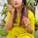 Sanjjanaa Instagram - Hi guys, I am a true diehard fan of HD Makeup products , I never compromise on the quality of products that I use on my face because it is our face. That is our biggest blessing as an artist. May it be my make up products or my daily skin care regime. I vouch to buy my products from @official_dermacol_india , it’s a very Luxurious brand and it’s very satisfying for me to be using Make Up from #dermacolindia . Make up artist @ss_makeover_by_suha On spot assistant & Styling decided by @riddhi_99design Karnataka, Bangalore