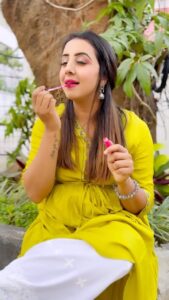 Sanjjanaa Instagram - Hi guys, I am a true diehard fan of HD Makeup products , I never compromise on the quality of products that I use on my face because it is our face. That is our biggest blessing as an artist. 

May it be my make up products or my daily skin care regime. I vouch to buy my products from  @official_dermacol_india , it’s a very Luxurious brand and it’s very satisfying for me to be using Make Up from  #dermacolindia .

Make up artist @ss_makeover_by_suha 
On spot assistant & Styling decided by @riddhi_99design