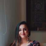 Sanjjanaa Instagram - It’s so wonderful to be back on board officially with my most favourite brand @momzjoy ❤️ it makes so much of a difference to be working with very professional team who are experts in their job. @makeupbyvinutha made me look gorgeous & Mr . Santosh from @equinoxestillmediaa just glammed me up with the right videography skills & great editing by @concepts_equinoxe , jewellery by @jewelerybysusmitha, thank you to the entire team to have made me look so lovely ❤️ . Karnataka, Bangalore