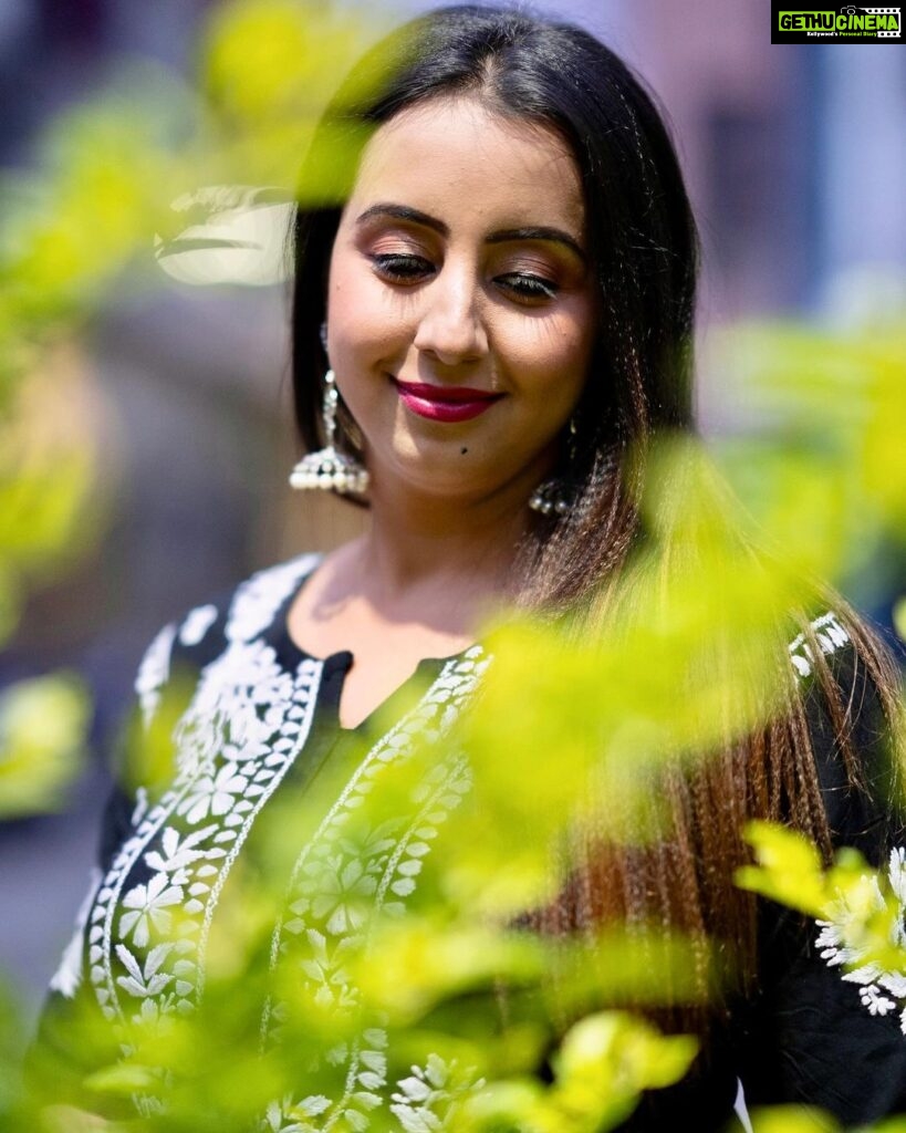 Sanjjanaa Instagram - As feminine and beautiful as this simple dresses Lucknowi dresses are from @ruslaansiddiqui , it’s as comfortable as that … Skin care partner @official_dermacol_india , 💄 @ss_makeover_by_suha , @jewelerybysusmitha . 📷 @iamsaadkhan Karnataka, Bangalore