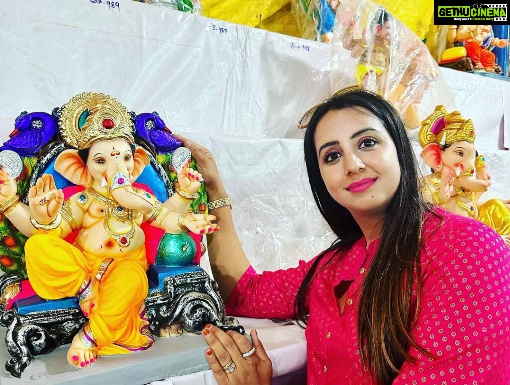 Sanjjanaa Instagram - Like every year this year, also we went along with my family to shop our most favourite cute Lord Ganesha and gauri ji murthy from Sajjanrao circle in #nammabengaluru , every year since my childhood in my life, I have seen my mom bringing a new Ganesha and worshipping the murthy for the entire year before we can do the visarjan (immersion) of our lord of the idol that we bought the previous year & kept at our home for one entire year in our Pooja room .. however, the new Ganesha that we bought this year will stay with us in our Holi place our puja room our home for an entire year before the next year #ganeshachaturthi festival is celebrated … Besides, I have been following the tradition for the last eight years of living in Indiranagar, where in my Lane we celebrate the #ganeshafestival in at most grandeur , with my little brothers in our neighbourhood who arrange the entire Festival and again the giant beautiful idol is completely bought by me so that I can seek the blessings of the lord Ganesha who is close to my heart ❤️ As a child, we always waited for this festival with so much love and affection so that we can play dance sing with friends along with RK stars .. now that we are adults and so busy in the hustle of our life, I really miss my childhood days and those celebrations …. ❤️ I look at Lord Ganesha as a symbol of power, strength and his very avatar makes us believe that nothing is impossible with the blessings of our parents ❤️ #happyganeshchaturthi to all may you be blessed with only happiness and may all your sorrows & agony disappear ❤️ In frame with my son @princealarik ❤️ Brand partners @vibbhinna , @tinyhugs_blr ❤️. complete blog of shopping. My Ganesha is going to be out on my YouTube channel @sanjanagalranivlogs . Do subscribe ❤️ Karnataka, Bangalore