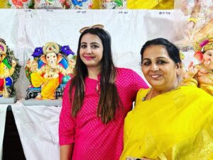 Sanjjanaa Instagram - Like every year this year, also we went along with my family to shop our most favourite cute Lord Ganesha and gauri ji murthy from Sajjanrao circle in #nammabengaluru , every year since my childhood in my life, I have seen my mom bringing a new Ganesha and worshipping the murthy for the entire year before we can do the visarjan (immersion) of our lord of the idol that we bought the previous year & kept at our home for one entire year in our Pooja room .. however, the new Ganesha that we bought this year will stay with us in our Holi place our puja room our home for an entire year before the next year #ganeshachaturthi festival is celebrated … Besides, I have been following the tradition for the last eight years of living in Indiranagar, where in my Lane we celebrate the #ganeshafestival in at most grandeur , with my little brothers in our neighbourhood who arrange the entire Festival and again the giant beautiful idol is completely bought by me so that I can seek the blessings of the lord Ganesha who is close to my heart ❤️ As a child, we always waited for this festival with so much love and affection so that we can play dance sing with friends along with RK stars .. now that we are adults and so busy in the hustle of our life, I really miss my childhood days and those celebrations …. ❤️ I look at Lord Ganesha as a symbol of power, strength and his very avatar makes us believe that nothing is impossible with the blessings of our parents ❤️ #happyganeshchaturthi to all may you be blessed with only happiness and may all your sorrows & agony disappear ❤️ In frame with my son @princealarik ❤️ Brand partners @vibbhinna , @tinyhugs_blr ❤️. complete blog of shopping. My Ganesha is going to be out on my YouTube channel @sanjanagalranivlogs . Do subscribe ❤️ Karnataka, Bangalore