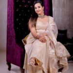 Sanjjanaa Instagram - Beauty is when it’s really Royal. Do you agree with me friends like my photographs ??? Shot by Santosh from @equinoxestillmediaa , team @concepts_equinoxe , @makeupbyvinutha is a Makeup educator who made me glow so beautifully … my dress is designed by Gayatri of @riddhi_99design ❤️ Jewellry by @jewelerybysusmitha . it takes the effort of an entire team to get some really beautiful photos and here we are ❤️❤️❤️ Karnataka, Bangalore