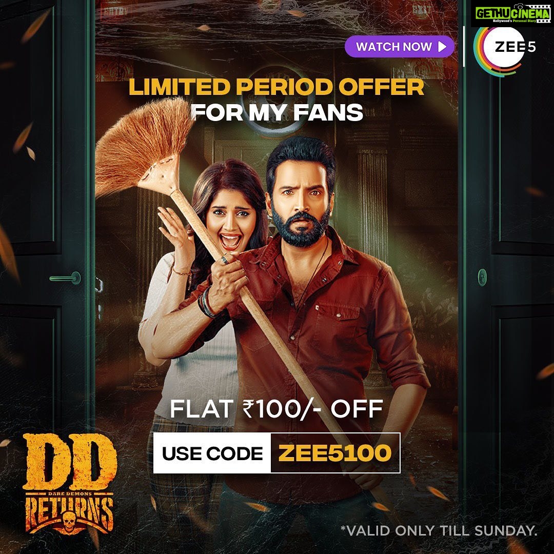 Santhanam Instagram - Santa's special offer! Don't miss it! ✨ The biggest comedy blockbuster of the year #DDReturns is streaming now on ZEE5! ✨ @santa_santhanam @surofficial @premanand031 @masoomshankarofficial @thangadurai_actor #ddreturns #galattagang #santhanam #comedyking #zee5 #onlyonzee5 #santa #horrorcomedy #horror #comedy #tamilmovie