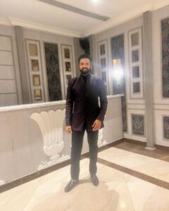 Santhanam Instagram - To celebrate the grand success of a blockbuster movie #ddreturns we chose @studio149 to create simple yet grand look for @santa_santhanam sir.

Hair: @gagangahatraj 
Make up: @makeupbykhushikapadia 
Costume Stylist: @simran_jha_1111 

#actorsanthanam #santhanamcomedy😂 #santhanam #kollywood #kollywoodcinema #celebrity #celebritystyle #celebritystylist #explore #simranjhastyles #Chennai #style #fashionstyle #fashion #studio149