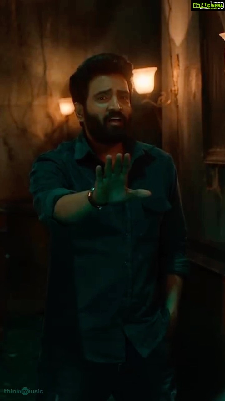 Santhanam Instagram - Amazing, Super duper ultra fun! 🤩 #DDreturns trailer now playing youtu.be/7MnPeSmDoiE @santa_santhanam @surofficial @premanand031 @rkentrtaiment @ofrooooo @dopdeepakpadhy @masoomshankarofficial @thangadurai_actor @dineshashok_13 @onlynikil