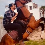 Santhosh Prathap Instagram - Thanks for the liberating experience and accepting me #Jack🐎 #rio🐴 Always #grateful 🙏🏽 Coach @jana_walkandtrot @janaramajayam Thanks for the inspiration @actorshabeer brother 🙌 VC @bigboy_avr 📸 #gratitude #love #life #peace #oneness #horseriding Injambakkam, ECR