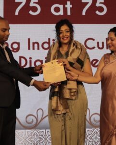 Sapna Vyas Instagram - Humbled to be recognised as a Cultural Brand Ambassador of India on the 75th year celebration of our independence. Thank you @ministryofculturegoi @amritmahotsav

#75for75 #HarGharTiranga #AmrtiMahotsav #DilseDesi #MeinBharatHu