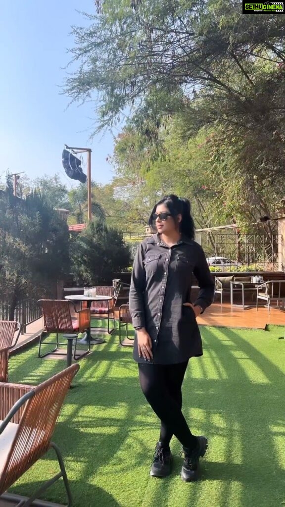 Sapna Vyas Instagram - ….see Jaipur from my eyes… I explored the city after getting done with my work… and here’s what I did… Visited City Palace, Jal Mahal, Nahargarh, Amber and explored the city which has endless beautiful monuments and stories behind them. The restaurants I visited… @themagnoliajaipur @tapri_theteahouse @bombayehouse @padao_nahargarh fab places for sure. Big shout to my friend @madhish for playing a genie 🧞‍♂️, @uditkirori thanks for all the help… only a localite can guide you for exploring a city, @rj_nishit & @rj_naini for being my saviours in helping me find a brilliant guy behind the lense @prakhartales Thanks each one of you…. you deserve a big Cadbury Dairy Milk Fruit & Nut for being sooooo fab and making my Jaipur trip super-hit 💕 Jaipur,Rajstan