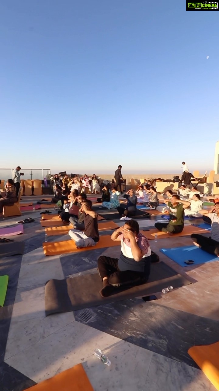 Sapna Vyas Instagram - It’s show time baby…. Witness the bts of our recent pre-wedding fitness carnival. For corporate, pre-wedding and other events make sure to @booksvtroop Thank you guys 🙌 @umangsethia @nidhi_miss_yogini @nidhisyogahub @_.healthy.living.soul @yoga_jaymit @mahenmudaliar @yoginitrupti @ramtriashwin @i_yogi_har_shit @yogini.himani @pra_shant148 @niishu_1604 @saba_ajmeri @shyam_sidhawat_ @yatribhatt @aakash2607 @Anchorshanvi #booksvtroop