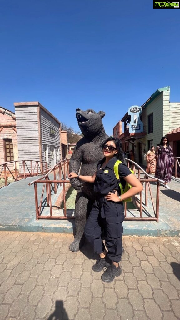 Sapna Vyas Instagram - Baby’s day out @ramojifilmcity it’s a magic world indeed. You must visit it if you go to Hyderabad. And if you have been there what was your fav experience/ ride ? Thank you @sanaya_saikia & Mr. Mallesh for being fab guides. Am sure to revisit 💖