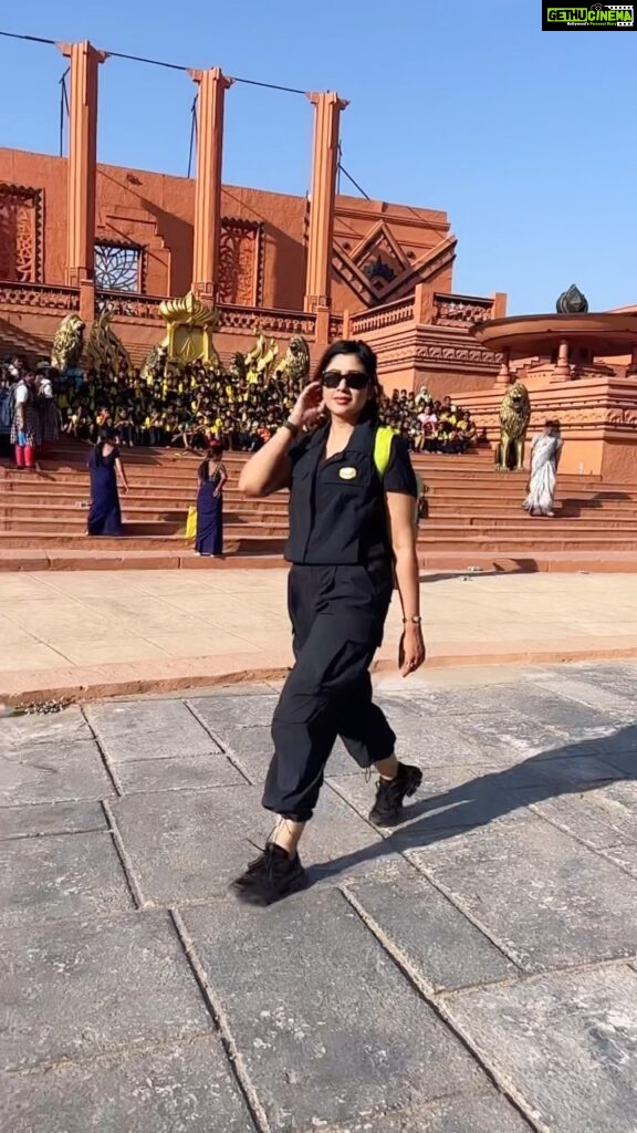 Sapna Vyas Instagram - Exploring the kingdom of Mahishmati from the iconic Bahubali film @ramojifilmcity Felt like baby Bahubali…. 🤪. Will share more reels from this magic world called Ramoji Film City. 📸 - Mr. Mallesh