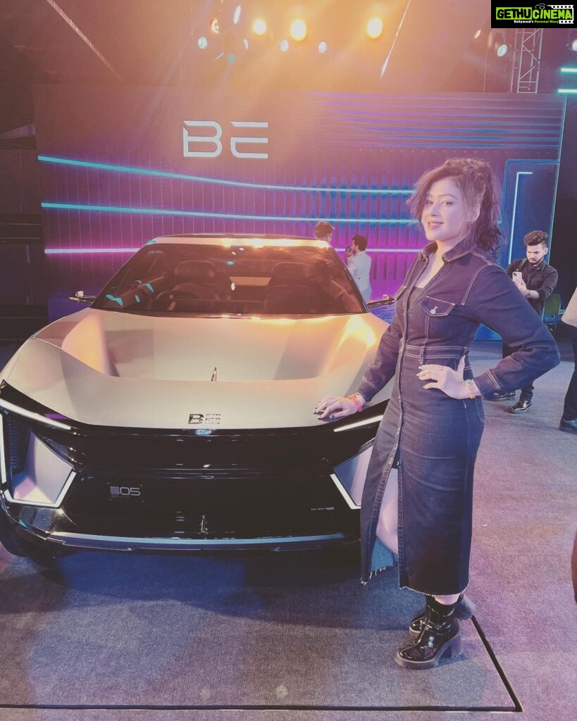 Sapna Vyas Instagram - Mahindra cars are obviously my fav… already a proud owner of a "Mahindra Thar." Witnessed the #MahindraEVFashionFestival at Tech Mahindra Infocity Campus, Hyderabad. What an incredible show! Thank you @mahindrarise for the invite 💖 Extremely elated to be a part of the electric revolution. 📸 - @angrepratiksha #mahindra #BE #xuv #bornelectricvision Tech Mahindra Info City SEZ-HYD