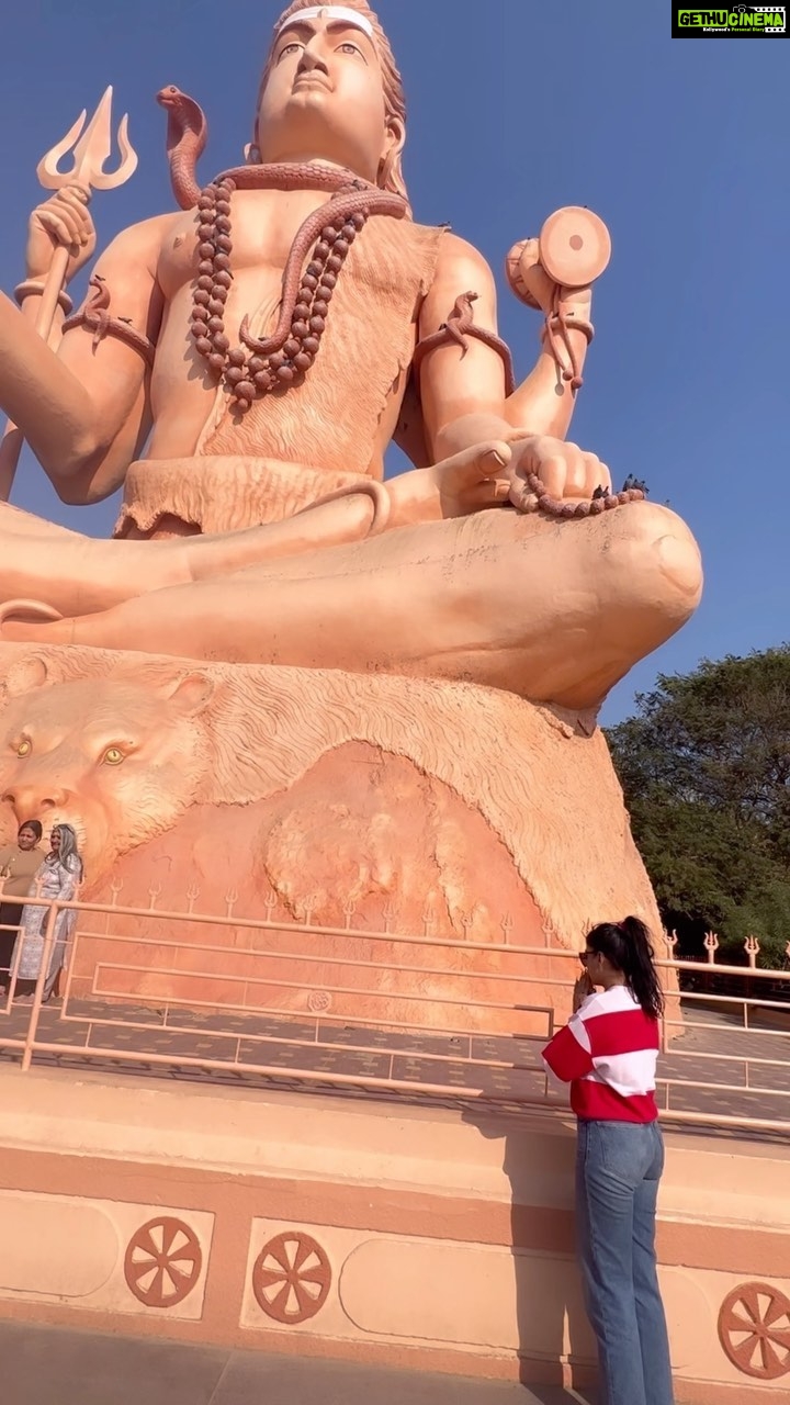 Sapna Vyas Instagram - Shri Nageshvar Jyotirling …. Jai Shiv Shankar Thanks @gujarattourism for this experience. Stars behind the scene @vipul_b_jambucha @ishitpathak_ @manandave9 #20Hours #Gujarattourism #8eph.official #Gujarat #Shivrajpurbeach #Dwarika #Jayshreekrishna #Radhakirshna #Travel #Explore #Gujarati #Media #Gujjutour #Entertainment #Gujaratifilms #Gujaratikalakar #Kalravgujarati #Manandave9 #Thetheaternews #News #Gujaratnews #India #Exploregujarat #Bhaibhai #Arvindvegda #SapnaVyas