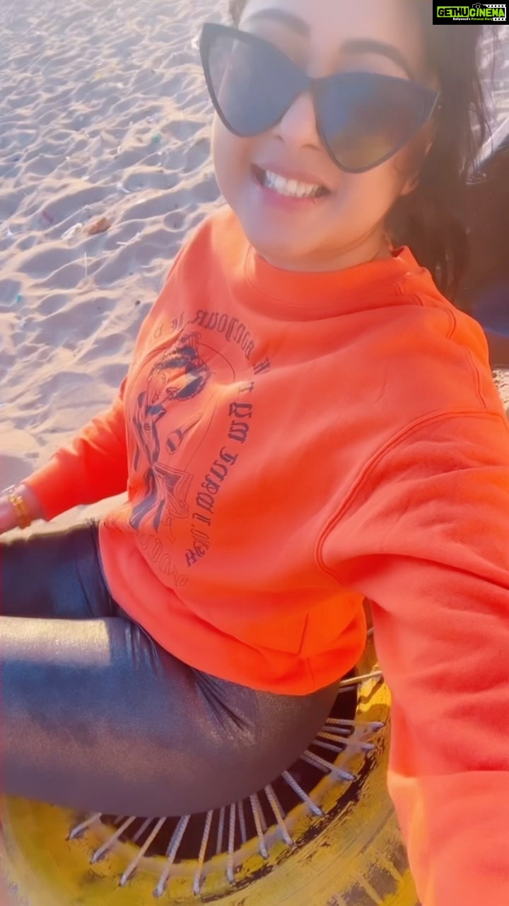 Sapna Vyas Instagram - here’s the beautiful Shivrajpur beach ft Dwarka night… tea hunting Thanks @gujarattourism for organising “Dhollywood Trip to Shivrajpur Beach”. It was a memorable experience. A bus trip after ages…. Surely felt like school picnic. Stars behind the scene @vipul_b_jambucha @ishitpathak_ @manandave9 More reels from the trip coming soon 💖 #20Hours #Gujarattourism #8eph.official #Gujarat #Shivrajpurbeach #Dwarika #Jayshreekrishna #Radhakirshna #Travel #Explore #Gujarati #Media #Gujjutour #Entertainment #Gujaratifilms #Gujaratikalakar #Kalravgujarati #Manandave9 #Thetheaternews #News #Gujaratnews #India #Exploregujarat #Bhaibhai #Arvindvegda #SapnaVyas