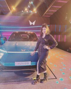 Sapna Vyas Instagram - Mahindra cars are obviously my fav… already a proud owner of a "Mahindra Thar." 

Witnessed the #MahindraEVFashionFestival at Tech Mahindra Infocity Campus, Hyderabad. What an incredible show! 

Thank you @mahindrarise for the invite 💖 Extremely elated to be a part of the electric revolution. 

📸 - @angrepratiksha 

#mahindra #BE #xuv #bornelectricvision