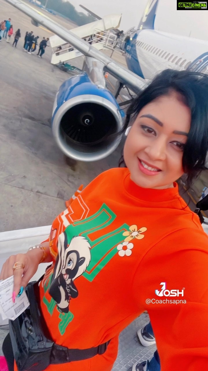 Sapna Vyas Instagram - Tere bhaine jab fly kiya mumbai…. 🤭😬 #adventure #bestoftheday #happy #instadaily #instapic #travelalone #travelaroundworld #travelgram #travelpictures_world #travelphotography #travelling #smile #lifestyle #happyboringlife #cooloutfit