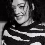 Sapna Vyas Instagram - I see in black and white, think in grey, and love in color. 💖 📸 @umangsethia