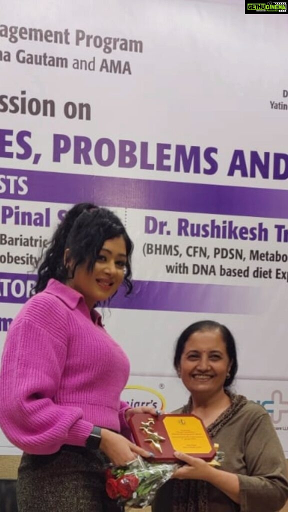 Sapna Vyas Instagram - Kudos to respected @hinagautam for organising the obesity awareness program. She has inspired many women to cook amazing food and also working towards making the society healthier. It was an honour to interact with the receptive audience. Location - my super favourite @ama_ahmedabad I have attended n number of workshops at this place as well as conducted seminars at JB auditorium. 📸- @harsh2626 AMA Ahmedabad