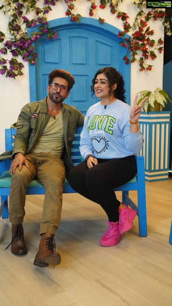 Sapna Vyas Instagram - Curious about what @vishaalkotian and I talked about on the chat show ‘Baaton Baaton Mein with Sapna Vyas’? 🤔 Watch this sneak peek here and head over to YouTube.com/CoachSapna for the full episode! 🎙️📺 Click the link in bio #BBMwithSapnaVyas #VishalKotian #YouTubeExclusive #BaatonBaatonMeinwithSapnaVyas
