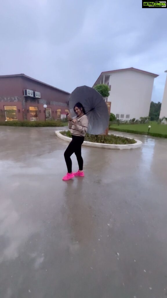 Sapna Vyas Instagram - Drenched in the enchantment of monsoon at @anantumgatewayresorts in Jim Corbett! This place is pure magic, come rain or shine. ✨🌧️ Hosted by - @anantumgatewayresorts Production - @rhsgproductions @asif_silavat @ishebazmemon S.M. Team - @i_am_a_p0tat00 @gauravuniyal824 Reel voice - @shahzad_8362 #NatureEscape #JimCorbettAdventures