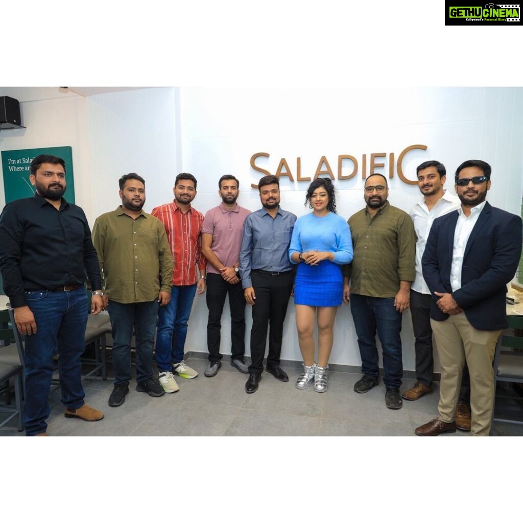 Sapna Vyas Instagram - It was a pleasure attending the inauguration of @saladific Ahmedabad Thanks for having me as a Chief Guest and I wish @saladific, @shivam_soni91, @mayank.911 & @dharmarajsinh09_zala immense success. It's time for Amdavad to switch to a healthy diet with Saladific. Address: GF-3, Harmony Icon, Zydus Hospital Road, Thaltej, Ahmedabad. (m) +91 70169 16223 #coachsapna #saladific #saladificahmedabad #healthyfood #healthylifestyle #healthyeating #freshfood #healthybowl #newplacealert