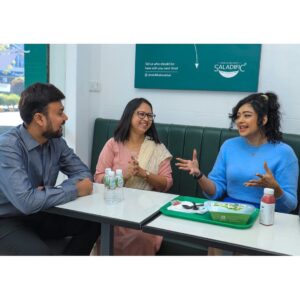 Sapna Vyas Instagram - It was a pleasure attending the inauguration of @saladific Ahmedabad 

Thanks for having me as a Chief Guest and I wish @saladific, @shivam_soni91, @mayank.911 & @dharmarajsinh09_zala immense success.

It's time for Amdavad to switch to a healthy diet with Saladific. 

Address: GF-3, Harmony Icon, Zydus Hospital Road, Thaltej, Ahmedabad. 
(m) +91 70169 16223

#coachsapna #saladific #saladificahmedabad #healthyfood #healthylifestyle #healthyeating #freshfood #healthybowl #newplacealert