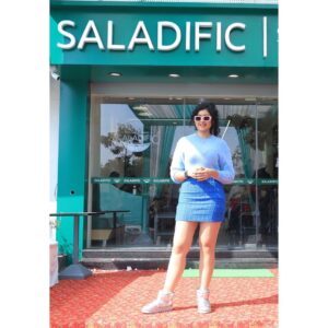 Sapna Vyas Instagram - It was a pleasure attending the inauguration of @saladific Ahmedabad 

Thanks for having me as a Chief Guest and I wish @saladific, @shivam_soni91, @mayank.911 & @dharmarajsinh09_zala immense success.

It's time for Amdavad to switch to a healthy diet with Saladific. 

Address: GF-3, Harmony Icon, Zydus Hospital Road, Thaltej, Ahmedabad. 
(m) +91 70169 16223

#coachsapna #saladific #saladificahmedabad #healthyfood #healthylifestyle #healthyeating #freshfood #healthybowl #newplacealert