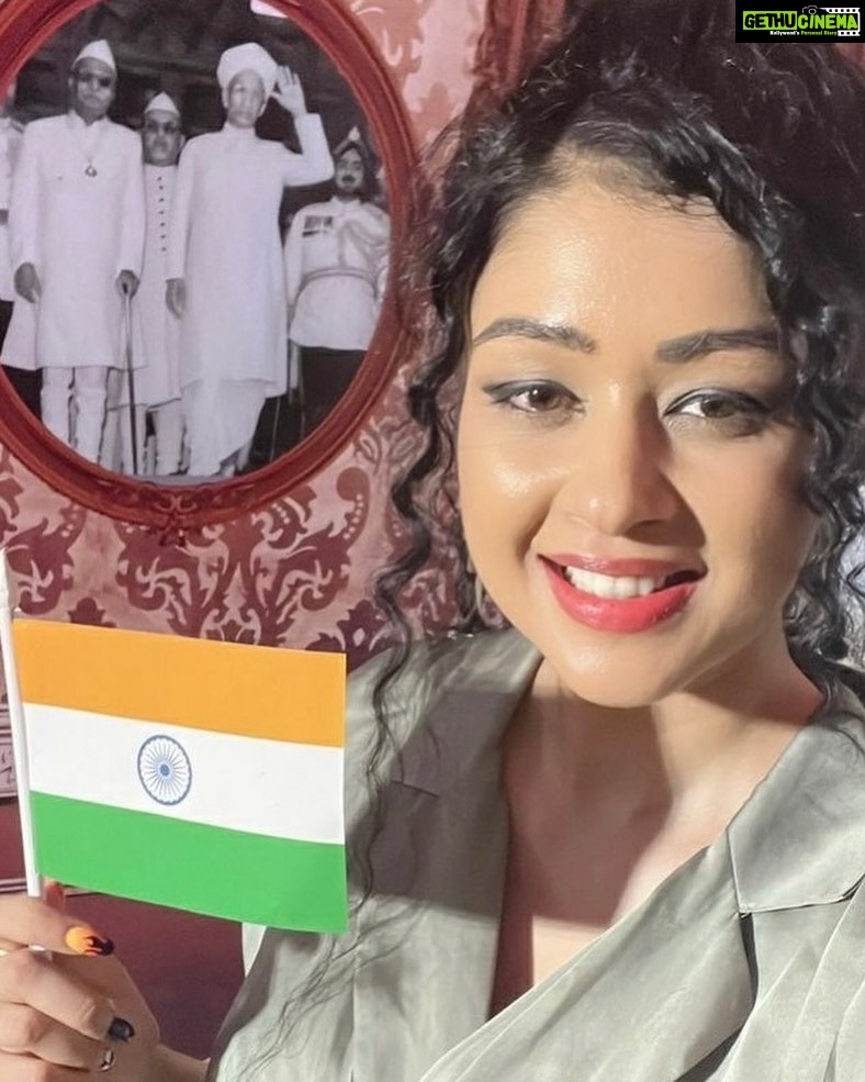 Sapna Vyas Instagram - I am proud to be an Indian because it is my identity. Our culture, traditions and family values are exemplary for the world. Jai Hind 🇮🇳 #75for75 #dilsedesi #azadikaamritmahotsav #meinbharathu #harghartiranga