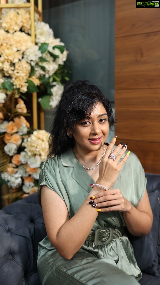 Sapna Vyas Instagram - To the time when the graceful Sapna Vyas played the perfect muse for our stunning new real diamond jewellery collection Adhisha at our exclusive bridal jewellery preview. Check out @vajrajewelsahmedabad to see more from @coachsapna visit to our boutique #Adhishacollection #newlaunching #VajraWomen #VajraJewels #JewelleryStore #DiamondJewelry #DiamondNecklace #polkijewellery #vilandhijewellery #diamondchoker #diamondearrings #diamondring #sapnavyaspatel