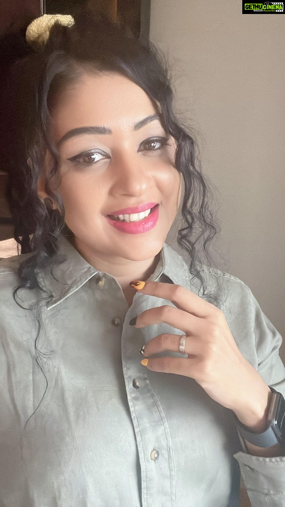 Sapna Vyas Instagram - DM this to someone who needs the reminder ❤️ Type “Yes” to affirm and let the power of positivity work magic in your life. Location: @crowneplazamayurvihar Crowne Plaza New Delhi Mayur Vihar Noida