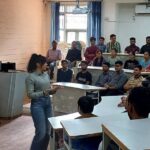 Sapna Vyas Instagram – A sneak peak of my lecture at S. K. Patel institute of Management & Computer Studies. Had a wonderful interactive session with the fresh bunch of MBA students. 

Love Teaching 💕💗

Thank you @profbhavin @parnikajha 🙏🏻☺️ SK Patel Institute Of Management and Computer Studies