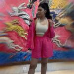 Sapna Vyas Instagram - Pose pose pose 💕 . . . . . . . . . . #ahmedabadinfluencer #fashioninspo #fashioninfluencer #indianinfluencer #ahmedabadtimes #ahmedabadtimesfashionweek2022 #pinkshirt #pinkshorts #brownhaltertop