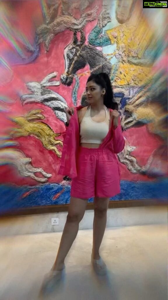 Sapna Vyas Instagram - Pose pose pose 💕 . . . . . . . . . . #ahmedabadinfluencer #fashioninspo #fashioninfluencer #indianinfluencer #ahmedabadtimes #ahmedabadtimesfashionweek2022 #pinkshirt #pinkshorts #brownhaltertop