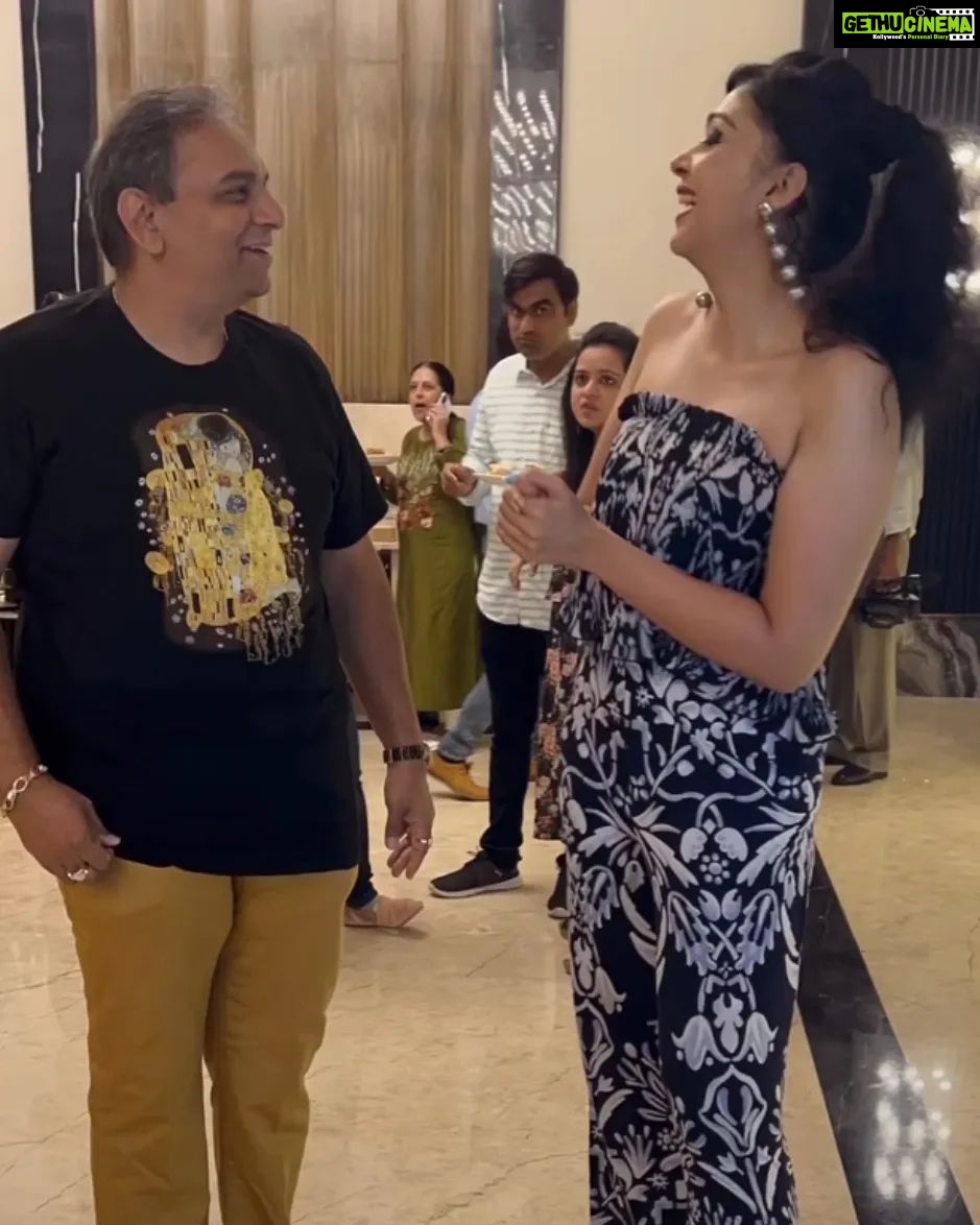 Sapna Vyas Instagram - Jab we met : though we adore each other since long, finally today met in amdavad @coachsapna is self made diva who has inspired many. Beautiful soul and always fit. Spreading vibrant vibes and useful thoughts. More power to u 😊