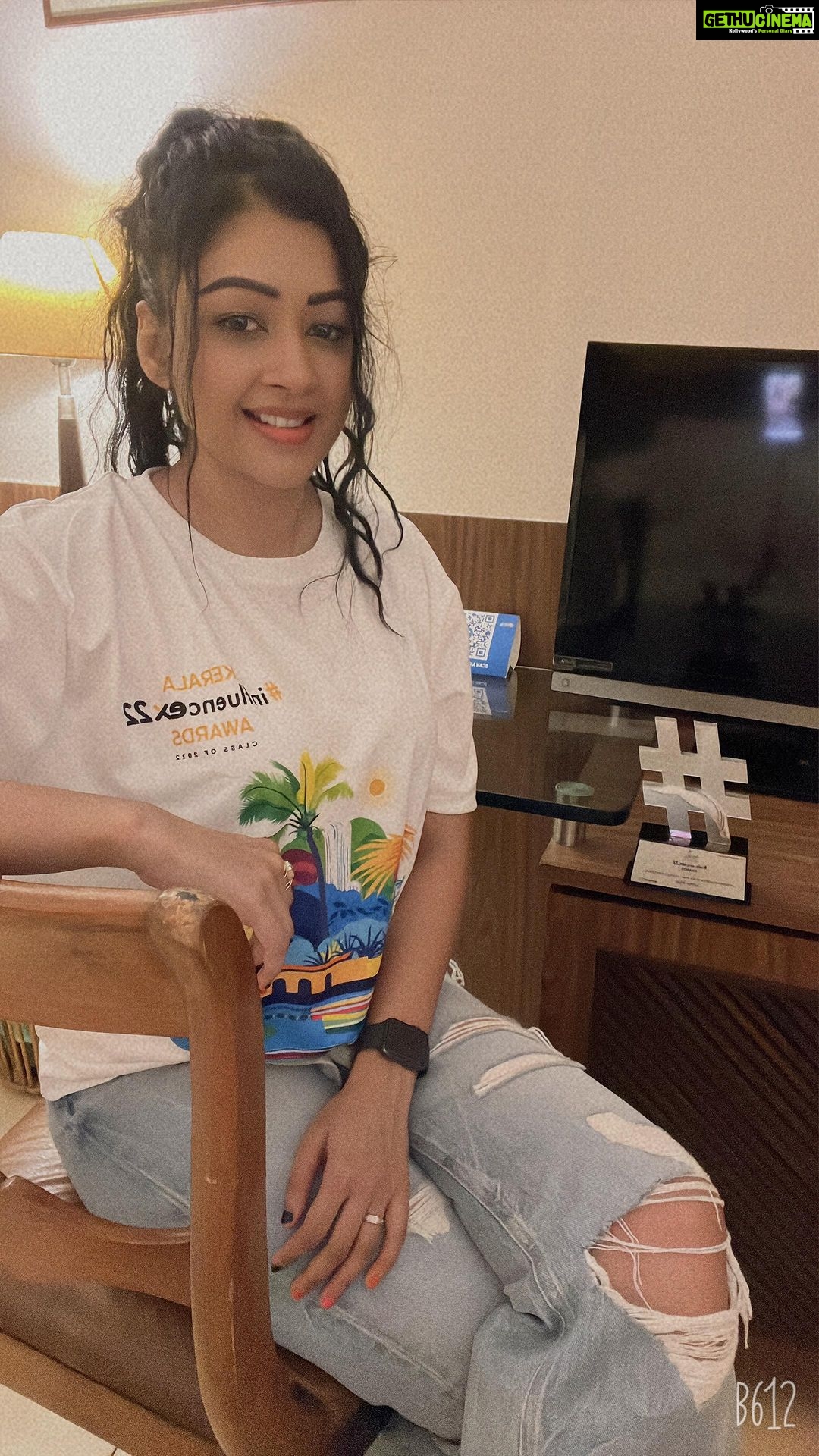 Sapna Vyas Instagram - Why it’s important to be appreciated? . . Btw, a huge shoutout to my Insta Fam, I am where I am today because of all the love, support and appreciation that I have gotten from you guys ❤️. This one is for you…. Got the “Fitness Influencer of the year” InfluencEx22 Exhibit Award. Thank you @exhibitmagazine… the brain and heart behind it Mr. @ramesh_somani … @keralatourism for hosting us. Awards night video coming super soon ❤️❤️❤️ . . . . . . . . . . #influencex22 #influencerawards #classof22 #exhibitawards #exhibitmagazine #kerala #keralatourism #influenceroftheyear #indianinfluencer #indianblogger #appreciation #gratitude Uday Samudra Leisure Beach Hotel