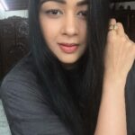 Sapna Vyas Instagram - आलसी होना बंद करो 💪🏼 Stop being lazy. Share if you found it useful & Save to watch later ❤️ . . . . . . . . . . #FitnesswithCoachSapna #AskCoachSapna #FitnessTips #Hinglish #HealthTips #selfcare #staircase #stairs #wooden #sunlight #blacktshirt #blackshorts #openhair #selfimprovement #motivation #inspiration