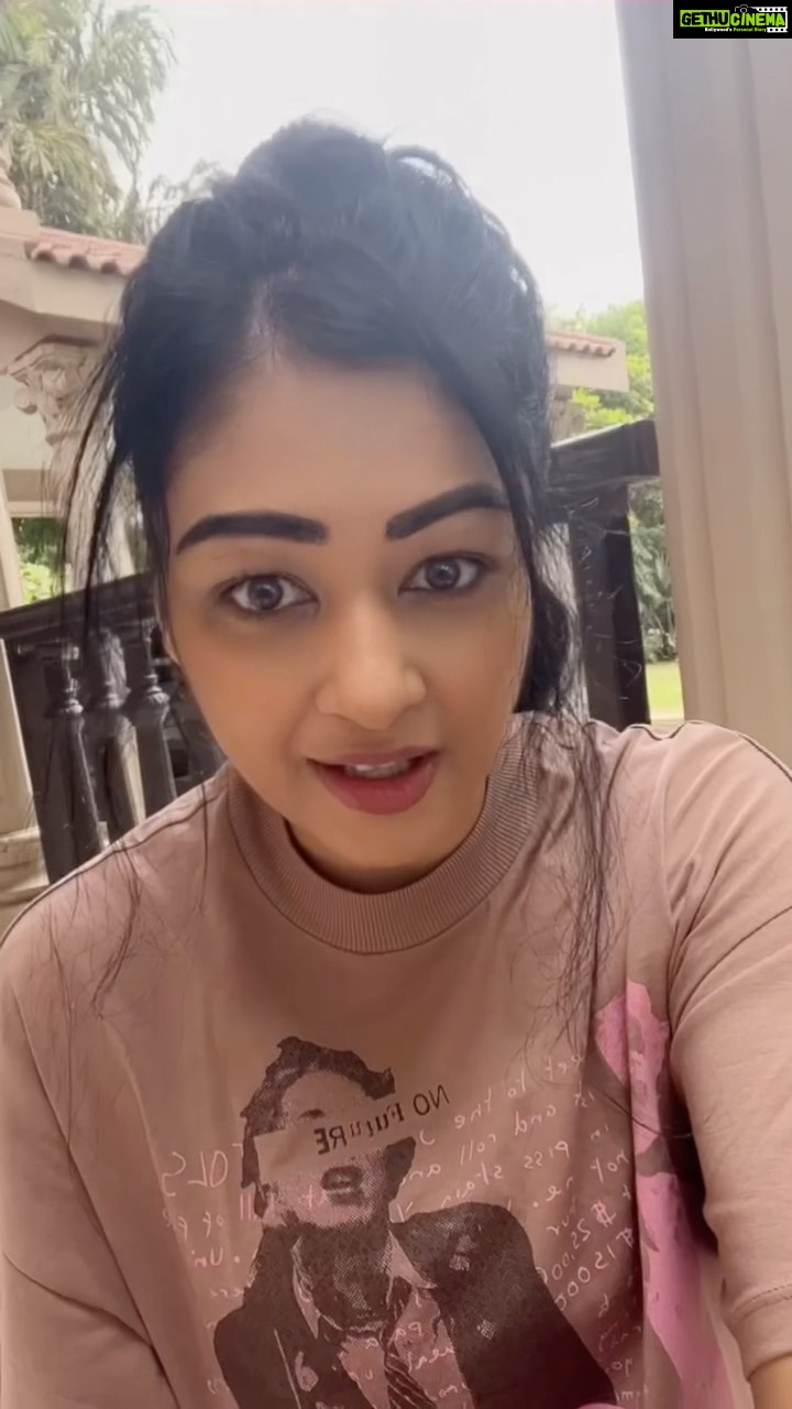 Sapna Vyas Instagram - आप जो कुछ भी करते हैं उसमें आत्मविश्वास कैसे रखें? 💪🏼 How to have confidence in whatever you do? Share if you found it useful & Save to watch later ❤️ . . . . . . . . . . #purpleshorts #porch #browntshirt #hindi #hinglish #fitness #fitnesstips #dailyfitnesstips #confidence #faith #success #askcoachsapna #fitnesswithcoachsapna