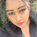 Sapna Vyas Instagram - Black is my happy colour 🖤. #ootd . . . . . . . . . . #jeansshirt #blackshirt #blackjeans #blackclothes #blackootd #workwear #thursdaymotivation